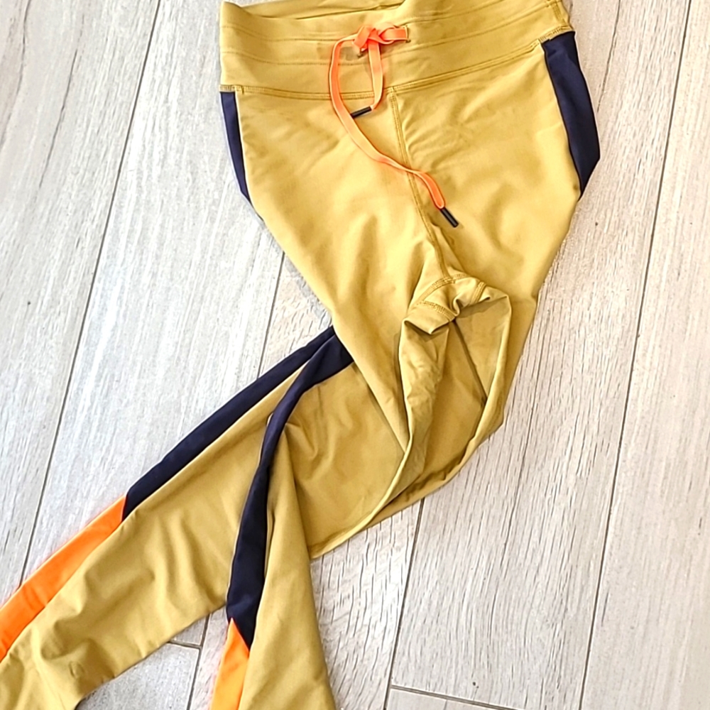 Woman's  xs  legging  from The Upside.
